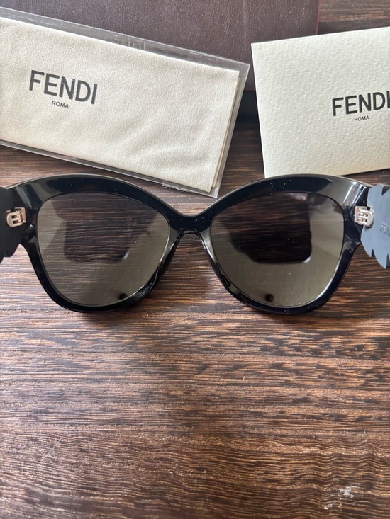 Fendi Black Oversized Cat-Eye Sunglasses main image 7